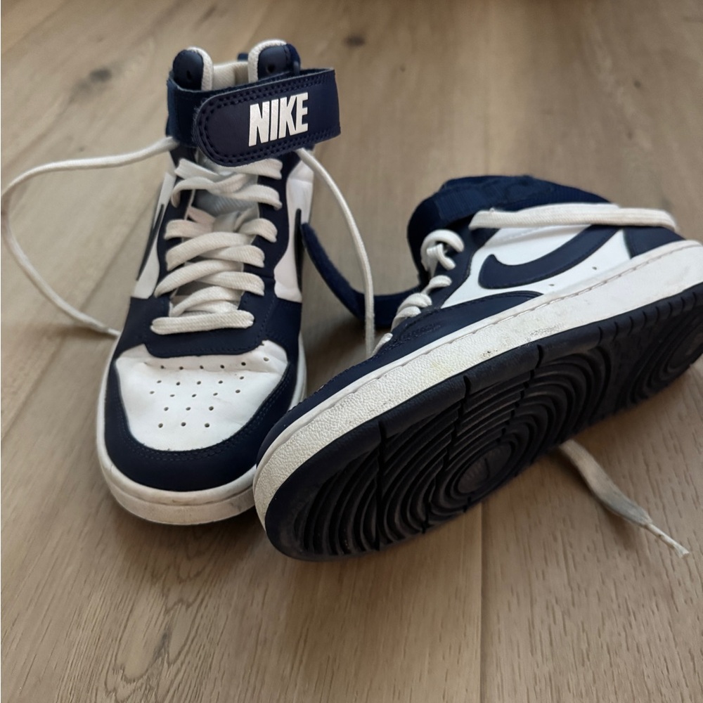 Nike White and Blue Athletic Gloves